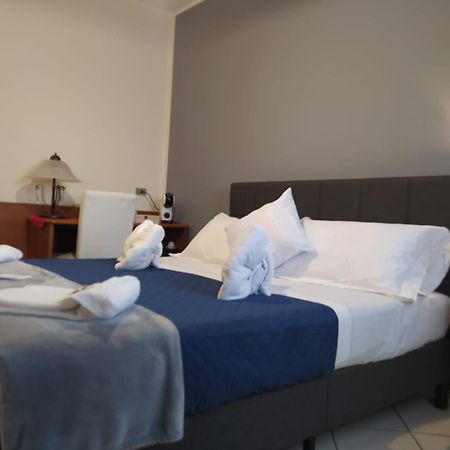 Hotel Baiardo Romagnano Sesia エクステリア 写真