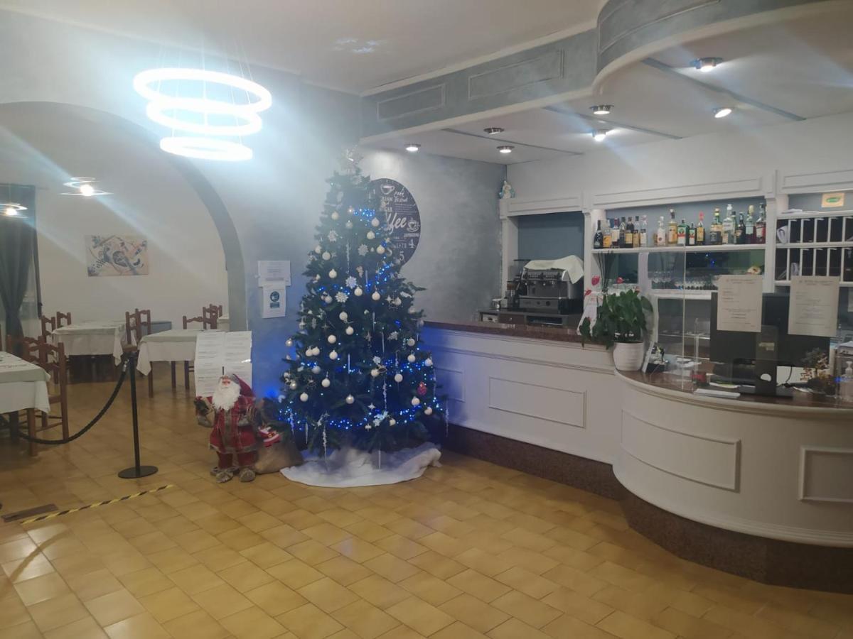 Hotel Baiardo Romagnano Sesia エクステリア 写真