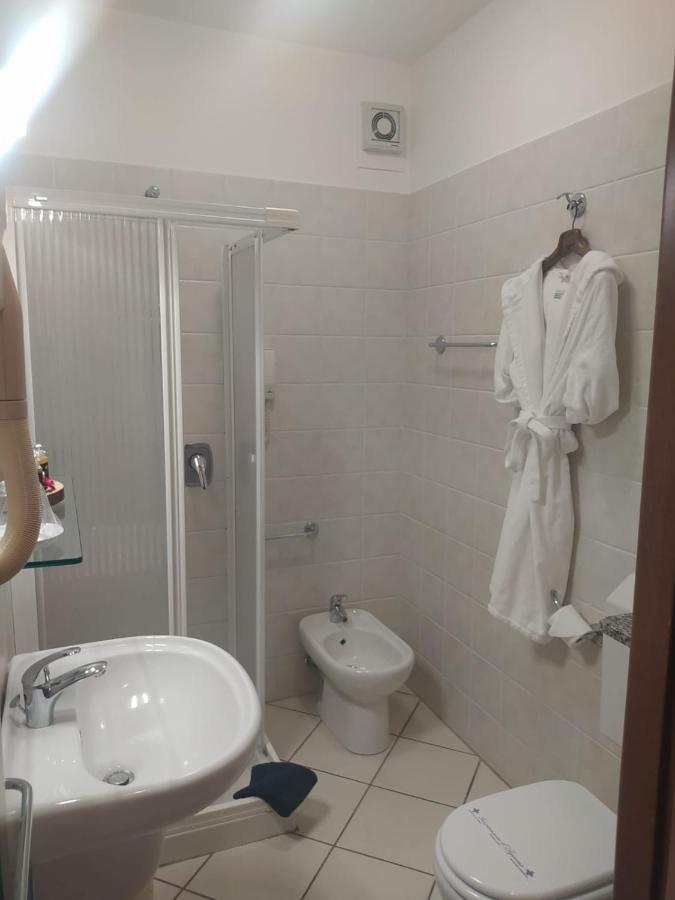 Hotel Baiardo Romagnano Sesia エクステリア 写真