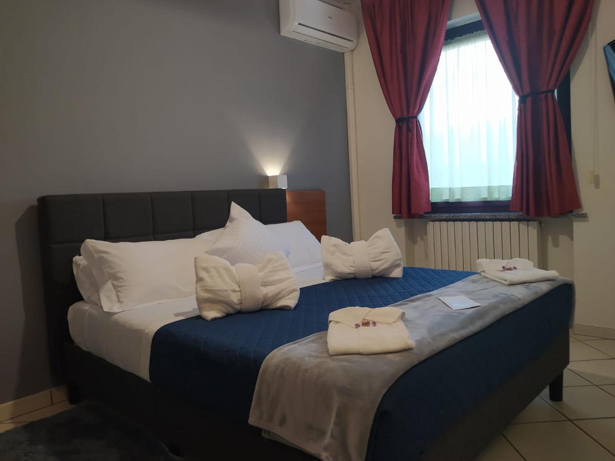 Hotel Baiardo Romagnano Sesia エクステリア 写真