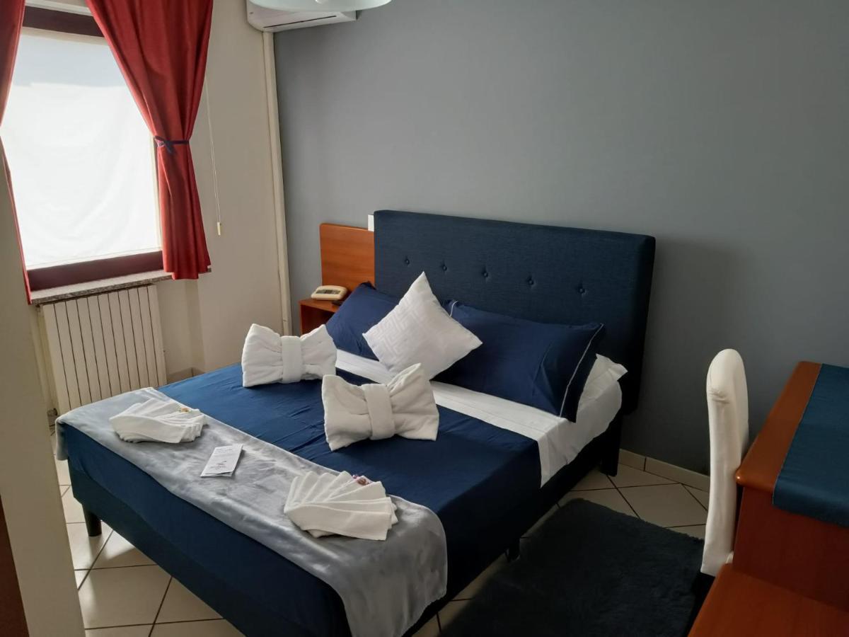Hotel Baiardo Romagnano Sesia エクステリア 写真
