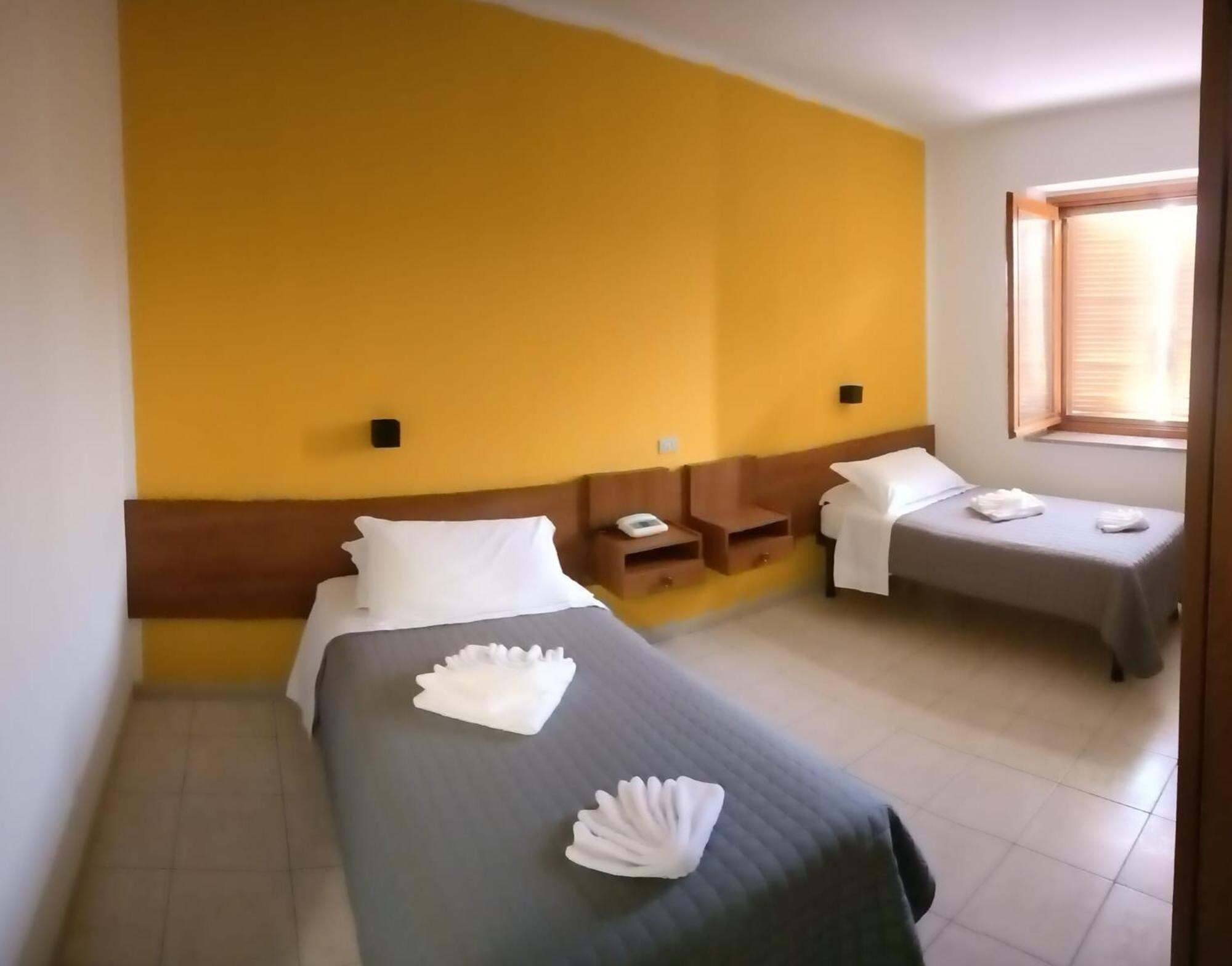 Hotel Baiardo Romagnano Sesia エクステリア 写真