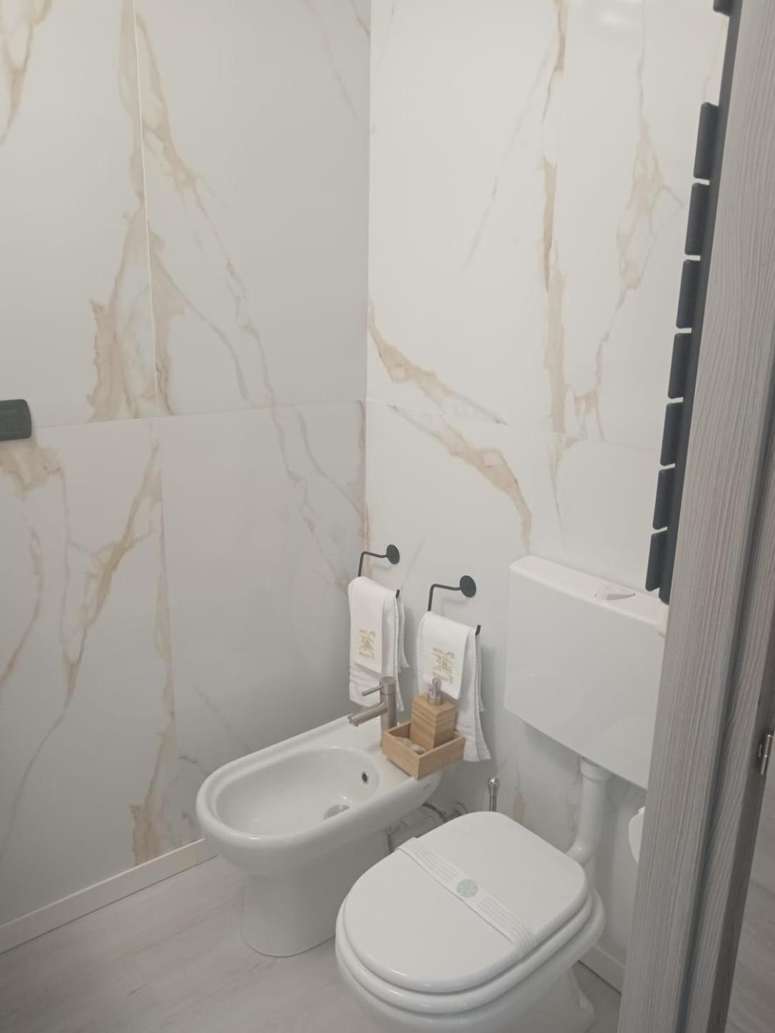 Hotel Baiardo Romagnano Sesia エクステリア 写真