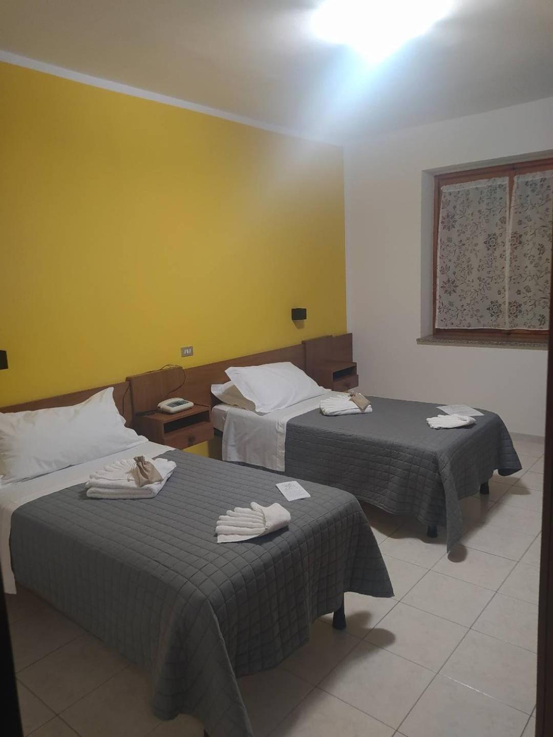 Hotel Baiardo Romagnano Sesia エクステリア 写真