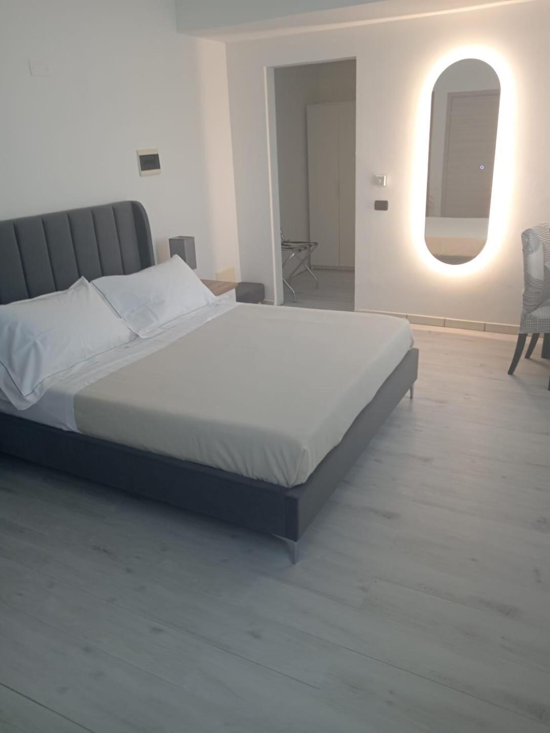 Hotel Baiardo Romagnano Sesia エクステリア 写真