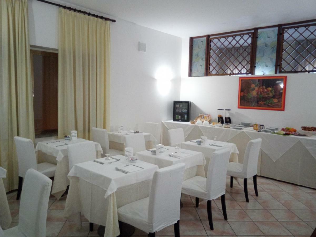 Hotel Baiardo Romagnano Sesia エクステリア 写真