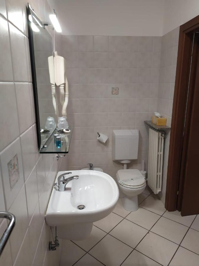 Hotel Baiardo Romagnano Sesia エクステリア 写真